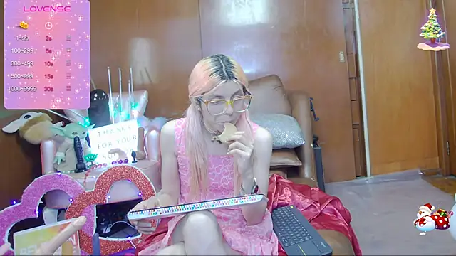 Snapshot of Skinygirl chatting on 03-07-25, 10:54 Skinygirl online show from 03-07-25, 10:54