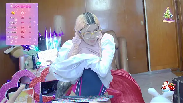 Snapshot of Skinygirl chatting on 03-16-25, 12:01 Skinygirl online show from 03-16-25, 12:01