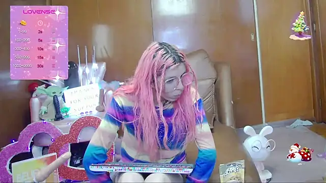 Snapshot of Skinygirl chatting on 09-18-25, 01:18 Skinygirl online show from 09-18-25, 01:18