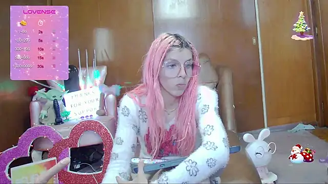 Snapshot of Skinygirl chatting on 10-02-25, 01:01 Skinygirl online show from 10-02-25, 01:01