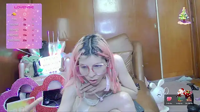 Snapshot of Skinygirl chatting on 10-17-25, 01:09 Skinygirl online show from 10-17-25, 01:09