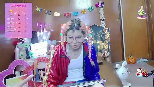 Snapshot of Skinygirl chatting on 10-29-25, 10:00 Skinygirl online show from 10-29-25, 10:00