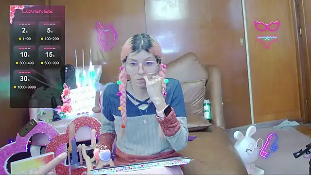 Skinygirl online show from 11-05-25, 10:10