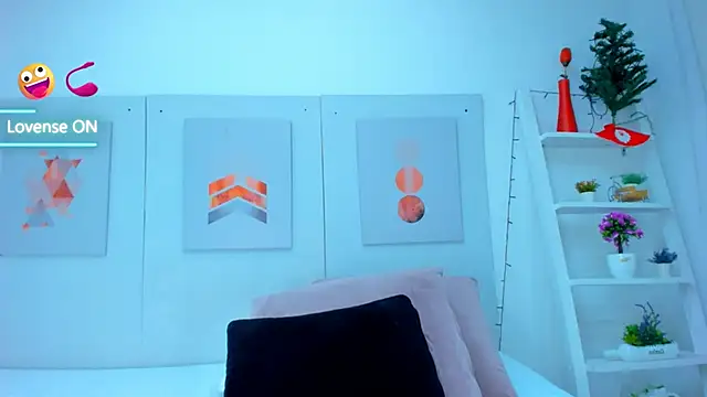 Snapshot of AlessiaMarcu- chatting on 12-02-24, 11:01 AlessiaMarcu- online show from 12-02-24, 11:01