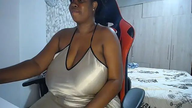 Snapshot of agatfox chatting on 07-10-26, 04:28 agatfox online show from 07-10-26, 04:28