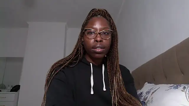 Snapshot of MadamIndigo chatting on 12-21-24, 05:29 MadamIndigo online show from 12-21-24, 05:29