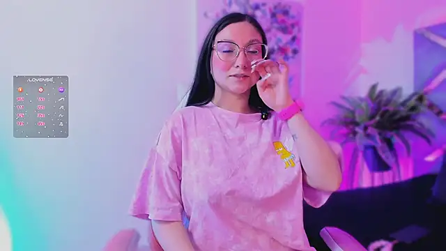 lucy neil online show from 11-19-25, 03:50