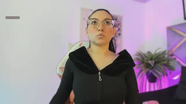 lucy neil online show from 12-23-25, 02:31