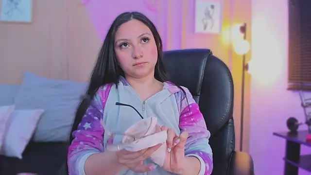 lucy neil online show from 04-11-26, 02:38