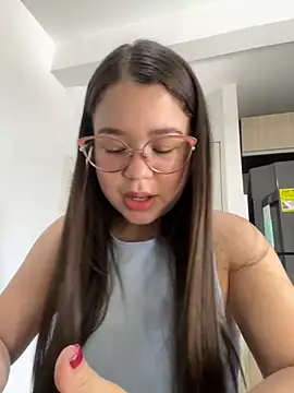 Lucyklein2022 online show from 12-15-24, 06:15