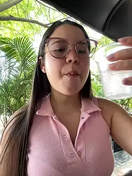 Lucyklein2022 online show from 01-01-25, 04:29