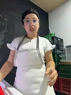 Lucyklein2022 online show from 10-19-25, 04:51