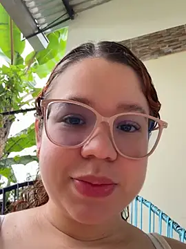 Snapshot of Lucyklein2022 chatting on 06-12-26, 03:00 Lucyklein2022 online show from 06-12-26, 03:00