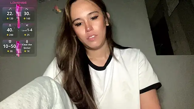 Snapshot of MeganTheRarest chatting on 06-18-26, 03:27 MeganTheRarest online show from 06-18-26, 03:27