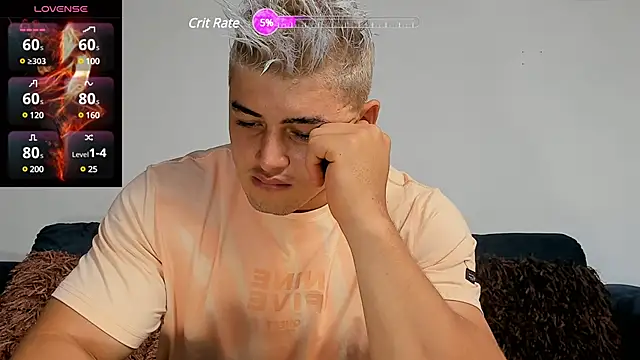 Snapshot of Leonsmoron chatting on 01-07-25, 11:37 Leonsmoron online show from 01-07-25, 11:37