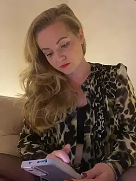 Snapshot of Lady__Maria chatting on 12-11-24, 06:42 Lady Maria online show from 12-11-24, 06:42