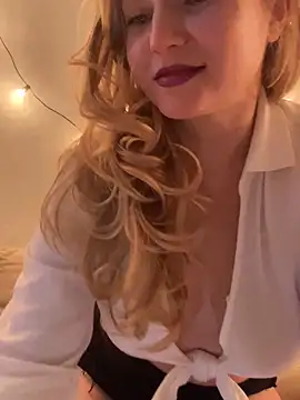 Snapshot of Lady__Maria chatting on 02-22-25, 07:25 Lady Maria online show from 02-22-25, 07:25