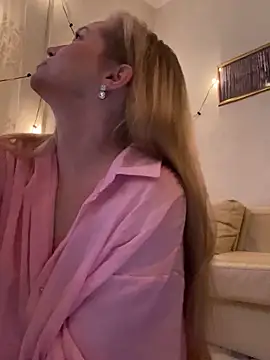 Snapshot of Lady__Maria chatting on 10-15-25, 03:56 Lady Maria online show from 10-15-25, 03:56