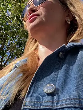 Snapshot of Lady__Maria chatting on 10-17-25, 10:29 Lady Maria online show from 10-17-25, 10:29