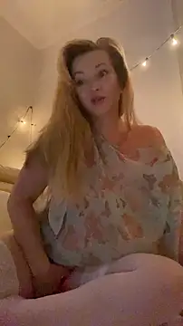 Snapshot of Lady__Maria chatting on 10-23-25, 03:33 Lady Maria online show from 10-23-25, 03:33