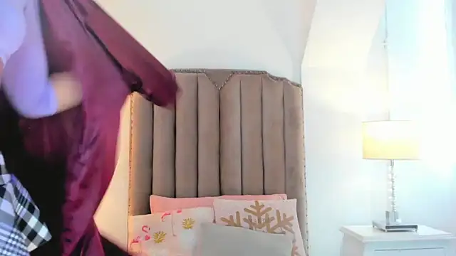 Snapshot of Emma_Torres__ chatting on 05-18-26, 12:55 Emma Torres online show from 05-18-26, 12:55