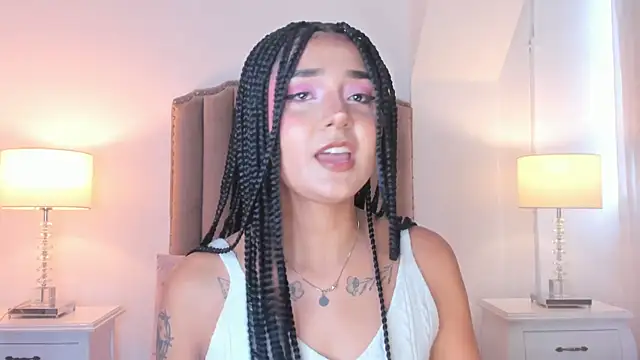 Snapshot of Emma_Torres__ chatting on 05-25-26, 12:22 Emma Torres online show from 05-25-26, 12:22