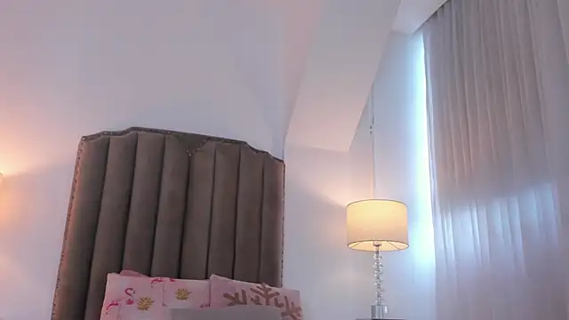 Snapshot of Emma_Torres__ chatting on 06-07-26, 12:42 Emma Torres online show from 06-07-26, 12:42