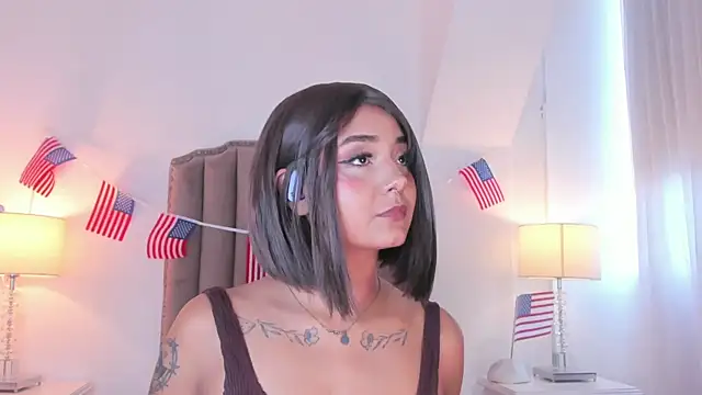 Snapshot of Emma_Torres__ chatting on 07-04-26, 12:33 Emma Torres online show from 07-04-26, 12:33