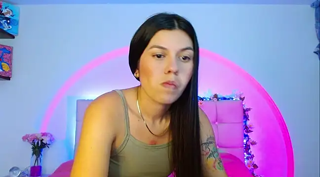 Layla Rachel online show from 02-17-25, 01:47