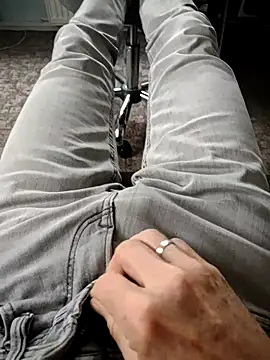 kiam471 online show from 10-28-25, 03:04