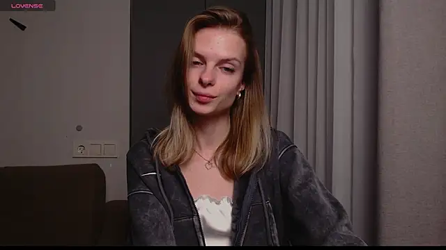 Snapshot of ly_lydia chatting on 02-06-25, 03:06 ly lydia online show from 02-06-25, 03:06