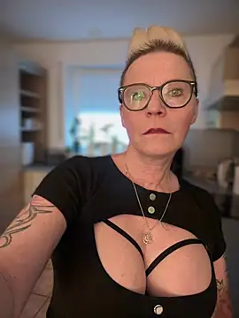 German Milf online show from 01-24-25, 01:47