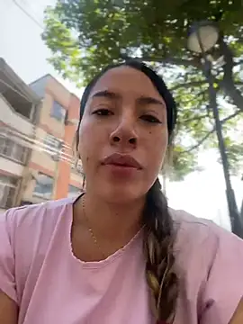 daniela henao online show from 05-22-26, 03:06