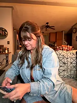 Snapshot of cowgirlc chatting on 11-13-25, 02:54 cowgirlc online show from 11-13-25, 02:54