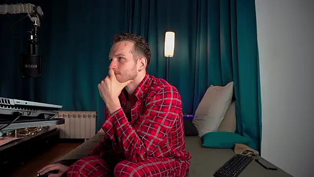 Snapshot of VIktorSecret chatting on 02-18-26, 03:57 VIktorSecret online show from 02-18-26, 03:57