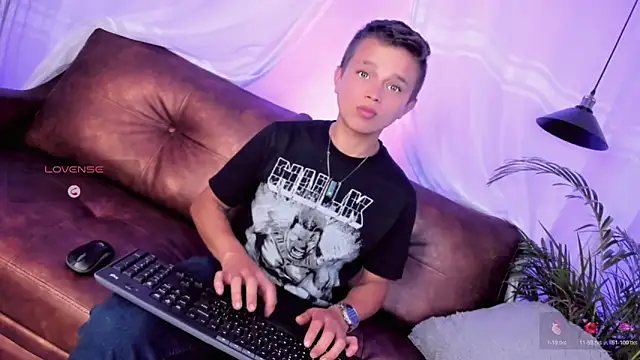 Snapshot of Tim_wolf chatting on 02-09-26, 08:35 Tim wolf online show from 02-09-26, 08:35