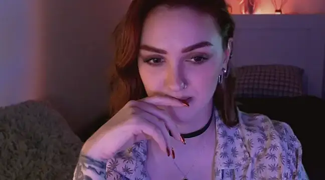 Snapshot of LilyFarey chatting on 12-19-24, 05:08 LilyFarey online show from 12-19-24, 05:08