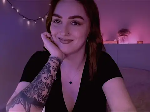 Snapshot of LilyFarey chatting on 02-12-25, 06:19 LilyFarey online show from 02-12-25, 06:19