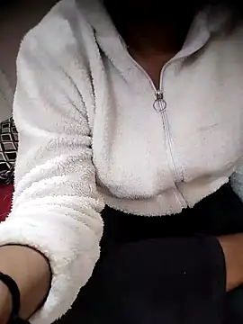 Snapshot of BigBustyRuhi chatting on 01-13-25, 05:01 BigBustyRuhi online show from 01-13-25, 05:01