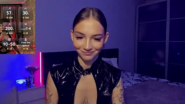 Snapshot of SophieCatty chatting on 10-17-25, 12:14 SophieCatty online show from 10-17-25, 12:14