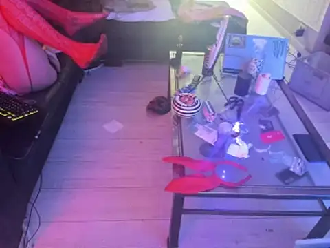 Snapshot of slankecrosdresser chatting on 02-06-25, 09:32 slankecrosdresser online show from 02-06-25, 09:32