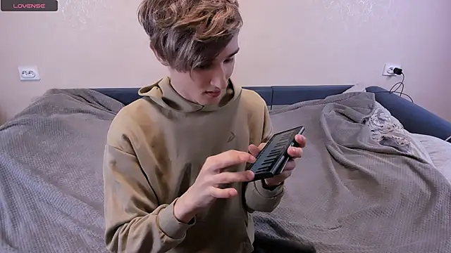 Snapshot of James_Mills chatting on 12-25-24, 08:28 James Mills online show from 12-25-24, 08:28