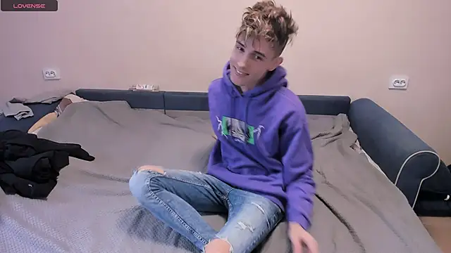 Snapshot of James_Mills chatting on 03-11-25, 06:19 James Mills online show from 03-11-25, 06:19