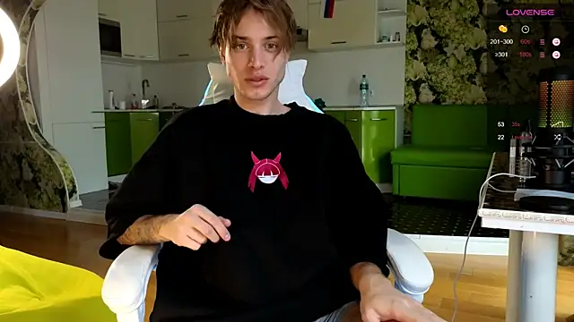 Snapshot of Cryptikov chatting on 10-15-25, 10:26 Cryptikov online show from 10-15-25, 10:26