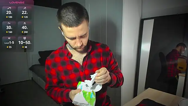 Snapshot of HonestAndrew chatting on 01-31-25, 06:35 HonestAndrew online show from 01-31-25, 06:35