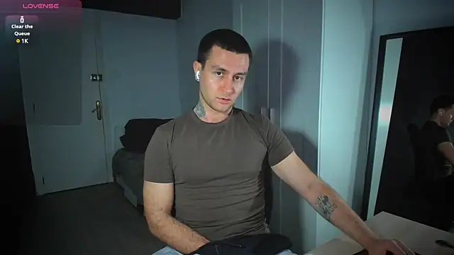 Snapshot of HonestAndrew chatting on 02-10-25, 04:04 HonestAndrew online show from 02-10-25, 04:04