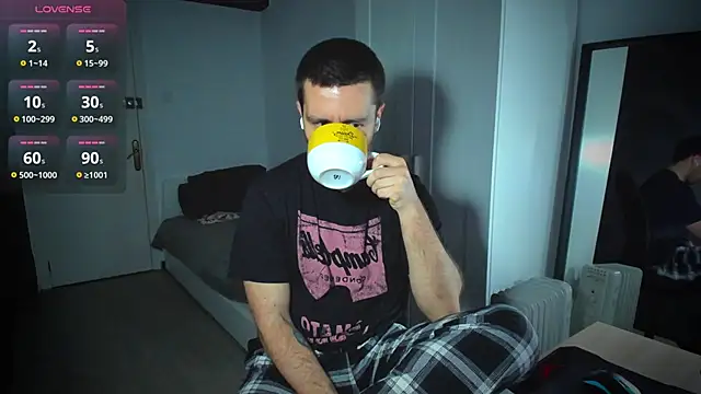 Snapshot of HonestAndrew chatting on 02-17-25, 06:31 HonestAndrew online show from 02-17-25, 06:31