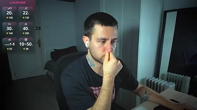 Snapshot of HonestAndrew chatting on 02-17-25, 07:42 HonestAndrew online show from 02-17-25, 07:42