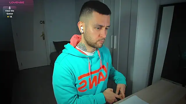 Snapshot of HonestAndrew chatting on 02-25-25, 04:00 HonestAndrew online show from 02-25-25, 04:00