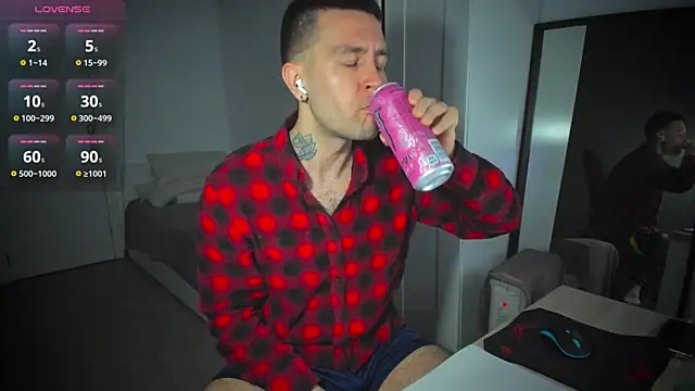 Snapshot of HonestAndrew chatting on 03-08-25, 07:05 HonestAndrew online show from 03-08-25, 07:05